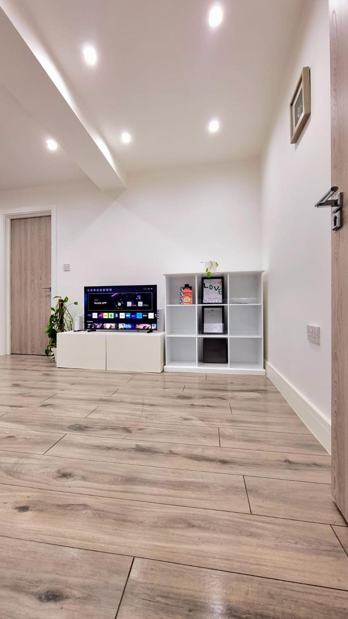 Apartamento Brand New Flat Close To Turnpike Lane Tube Station Londres Exterior foto